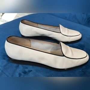 Salvatore Ferragamo Boutique Off White Black Leather Flats Loafers Italy 7 B